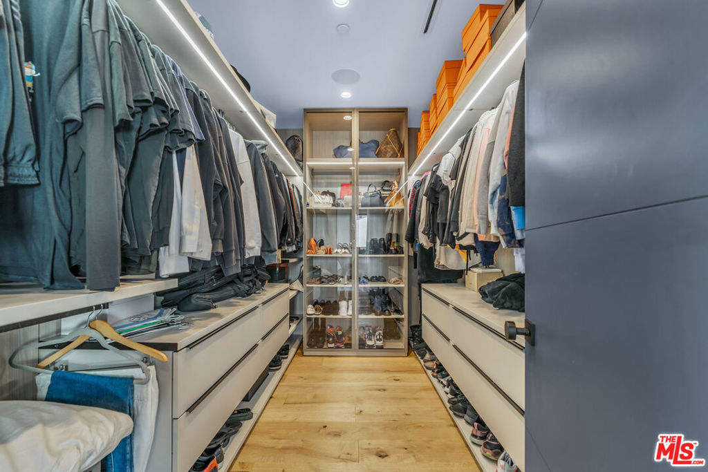 108 N Edinburgh Avenue