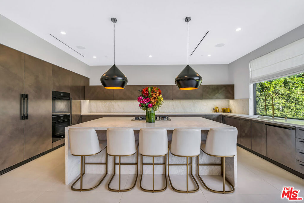 108 N Edinburgh Avenue