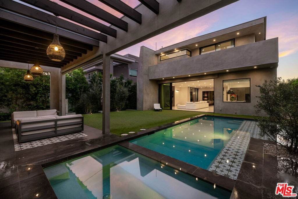 108 N Edinburgh Avenue