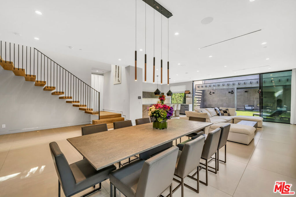 108 N Edinburgh Avenue