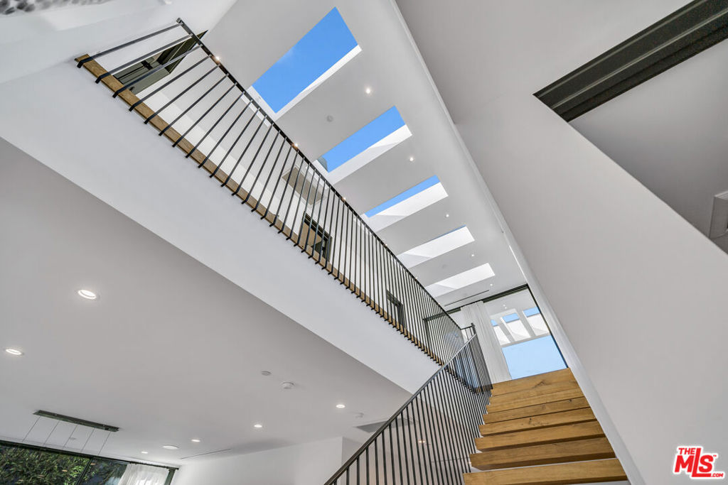 108 N Edinburgh Avenue