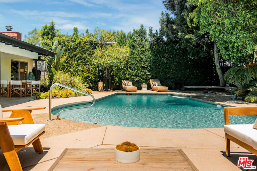 2700 Carmar Drive
