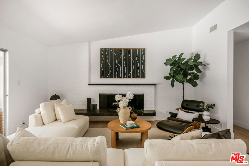 2700 Carmar Drive