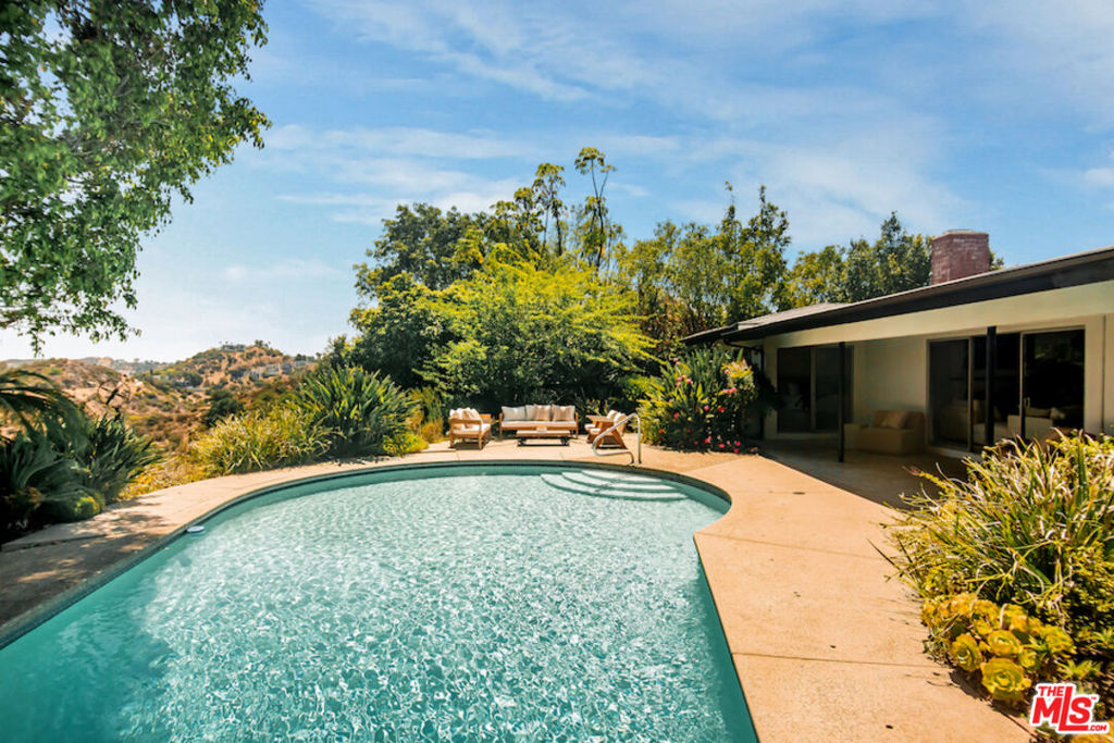 2700 Carmar Drive