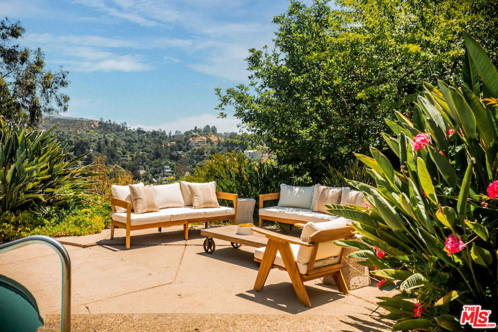 2700 Carmar Drive