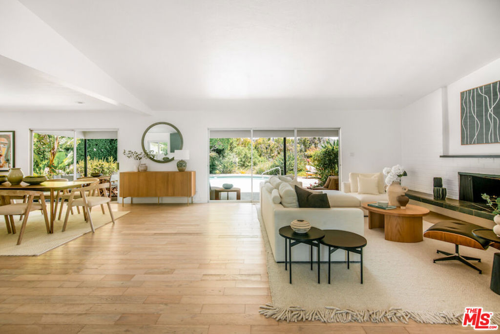 2700 Carmar Drive