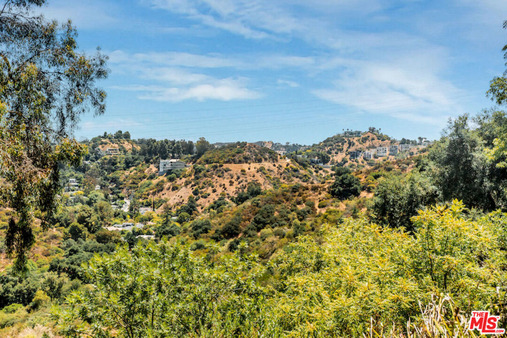 2700 Carmar Drive