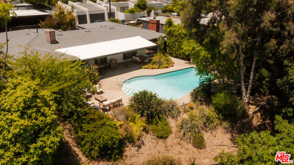 2700 Carmar Drive
