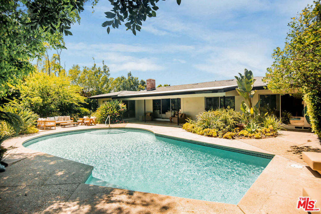 2700 Carmar Drive
