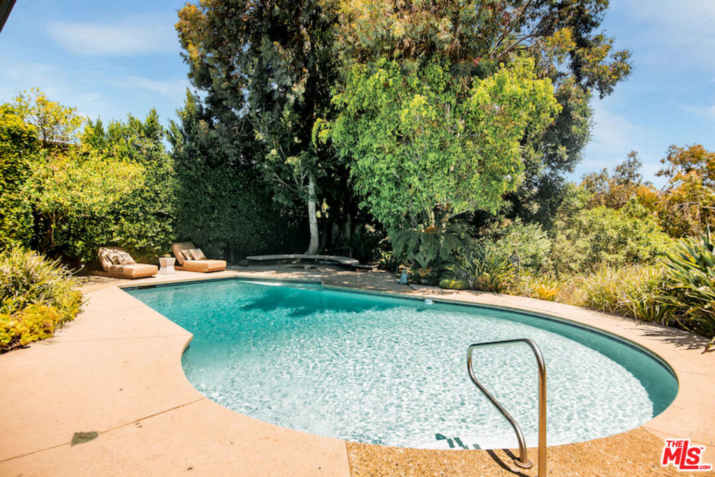 2700 Carmar Drive