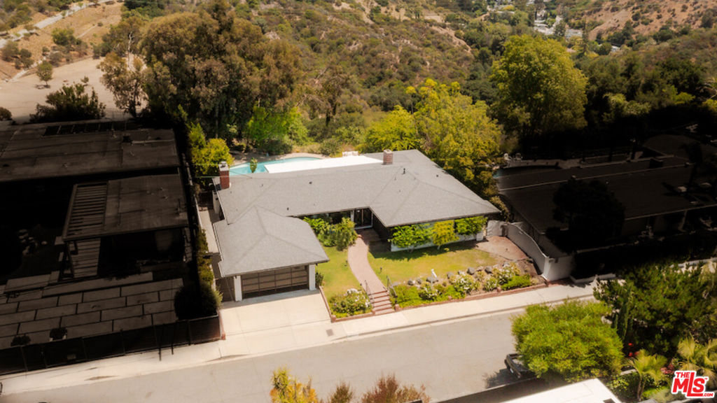 2700 Carmar Drive