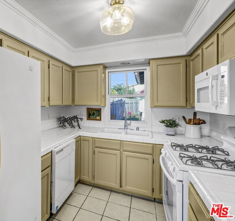 830 E Kensington Road 3