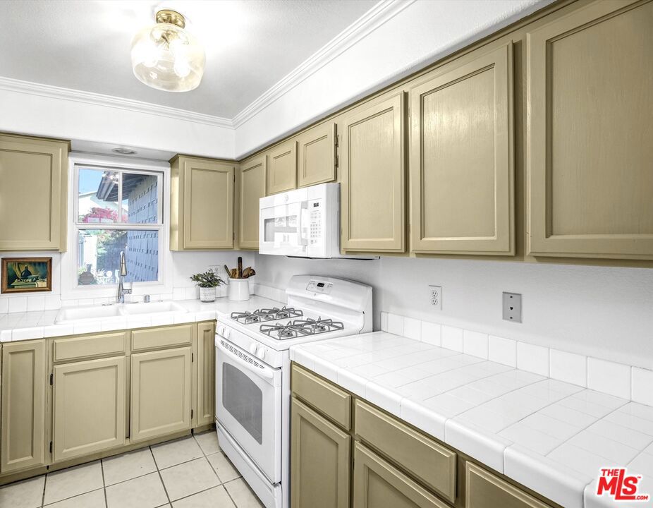 830 E Kensington Road 3