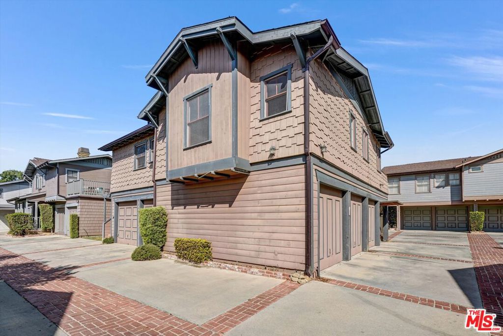 830 E Kensington Road 3