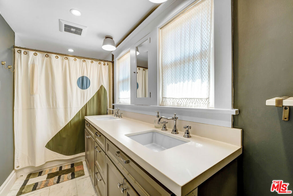 2049 N Berendo Street