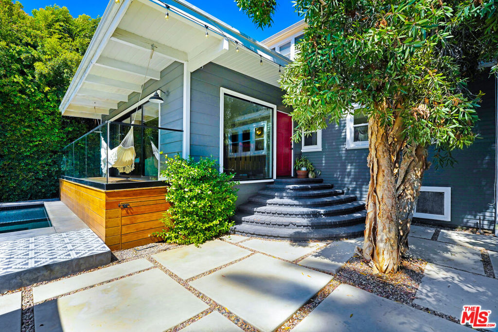 2049 N Berendo Street