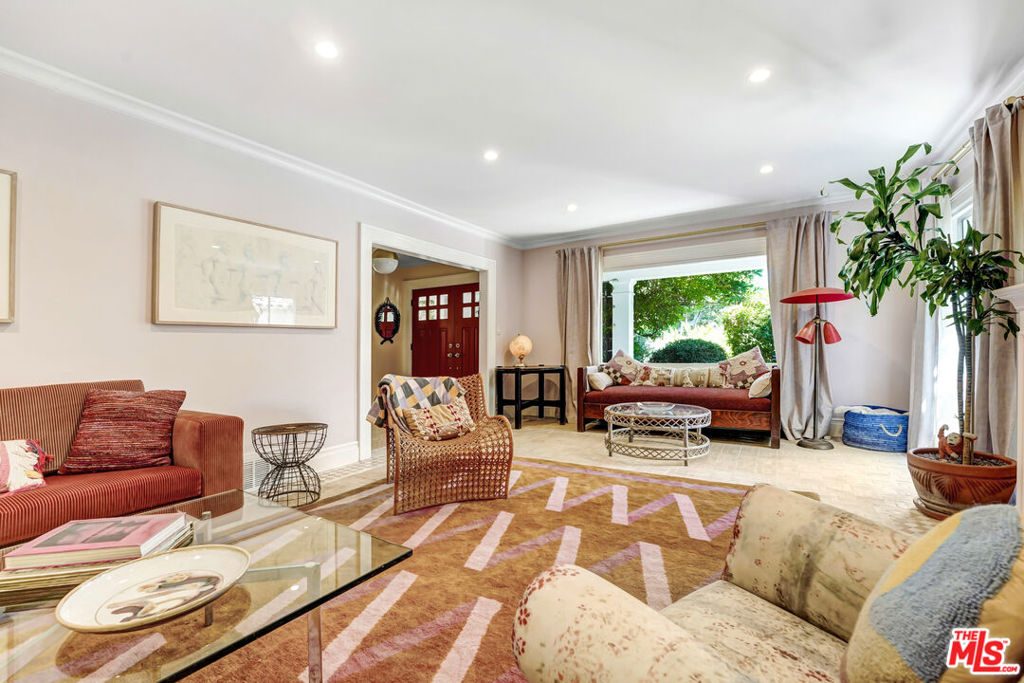 2049 N Berendo Street