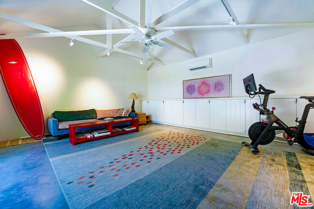 2049 N Berendo Street