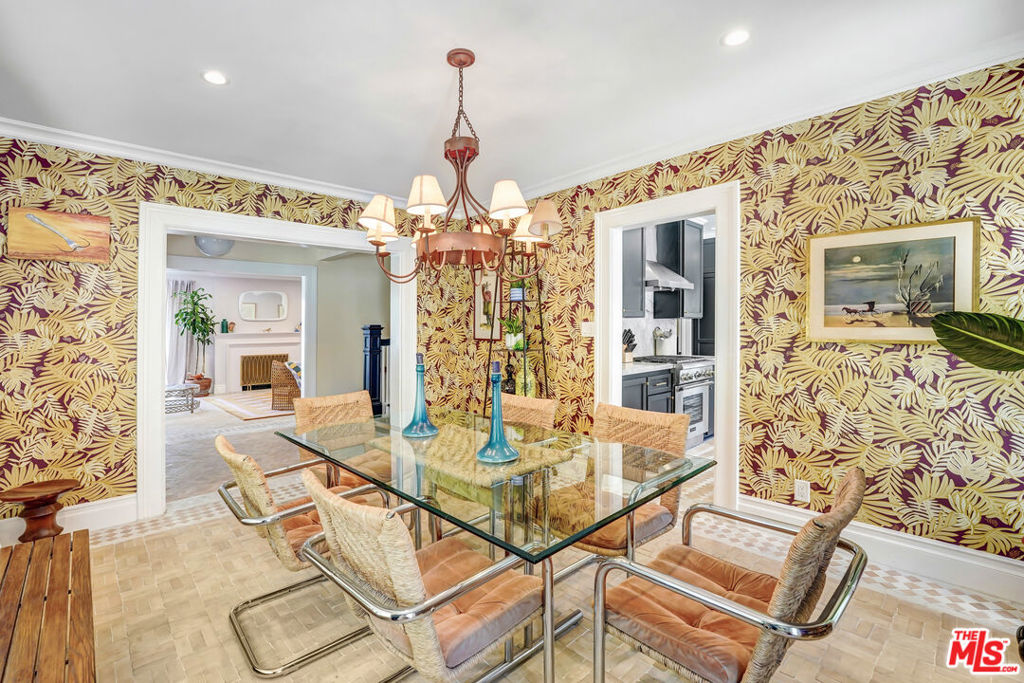 2049 N Berendo Street