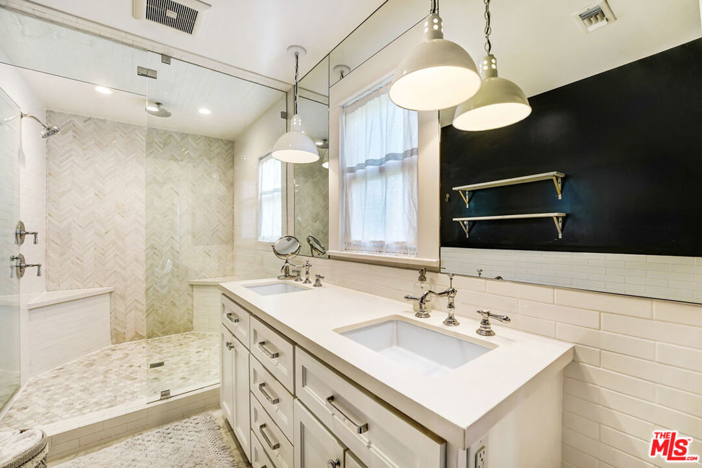 2049 N Berendo Street