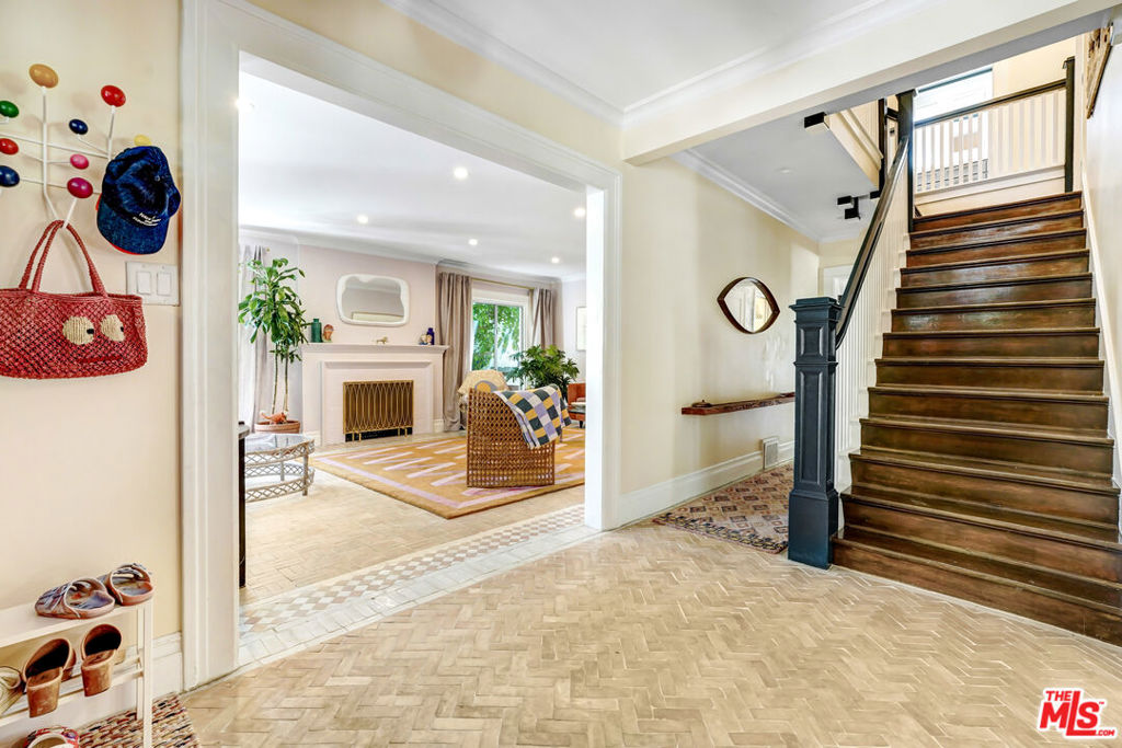 2049 N Berendo Street