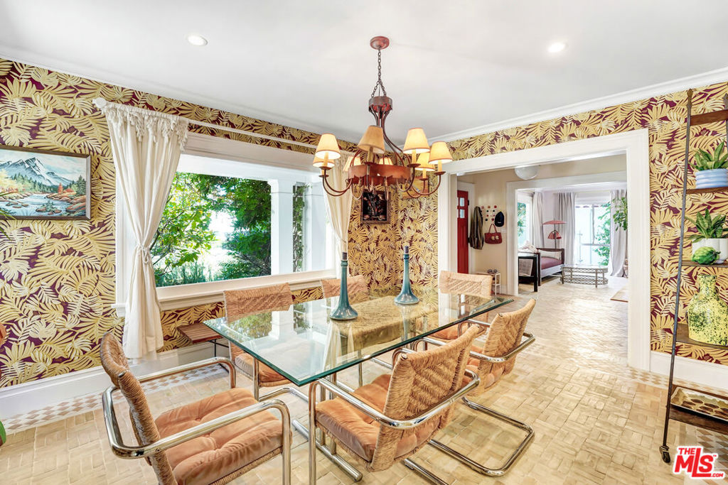 2049 N Berendo Street