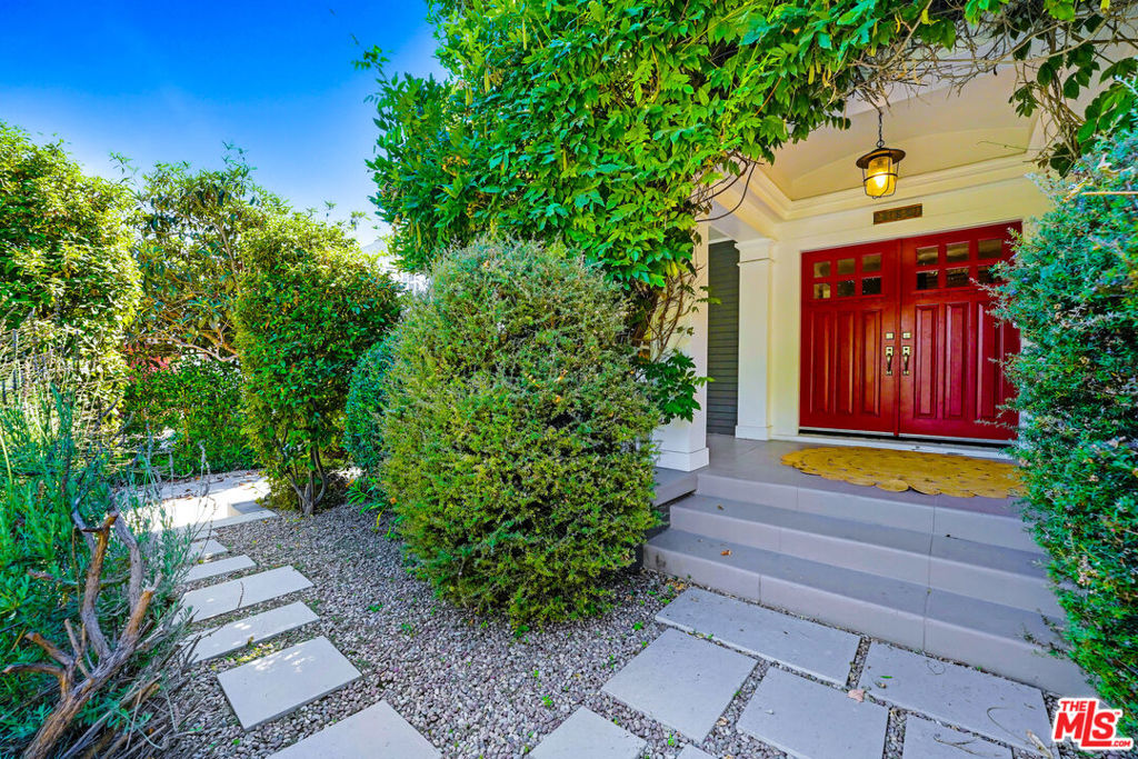 2049 N Berendo Street