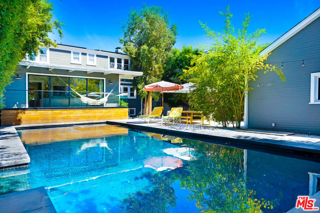 2049 N Berendo Street