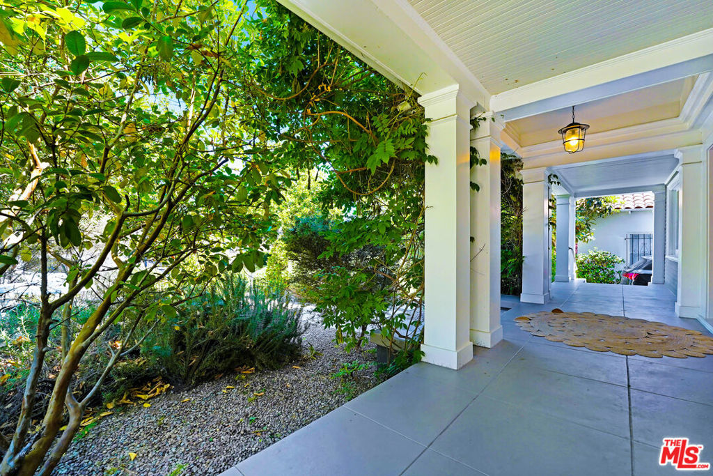 2049 N Berendo Street