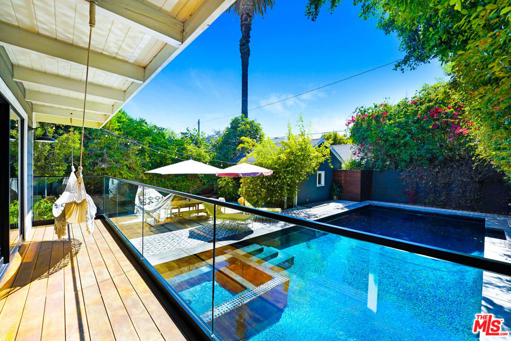 2049 N Berendo Street