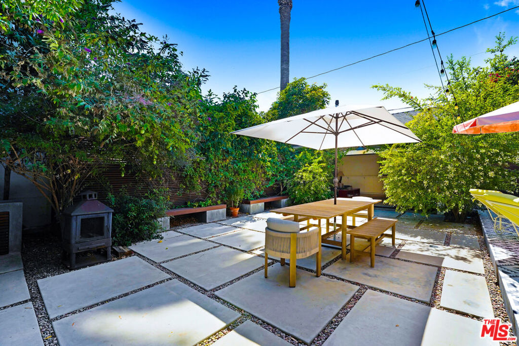 2049 N Berendo Street