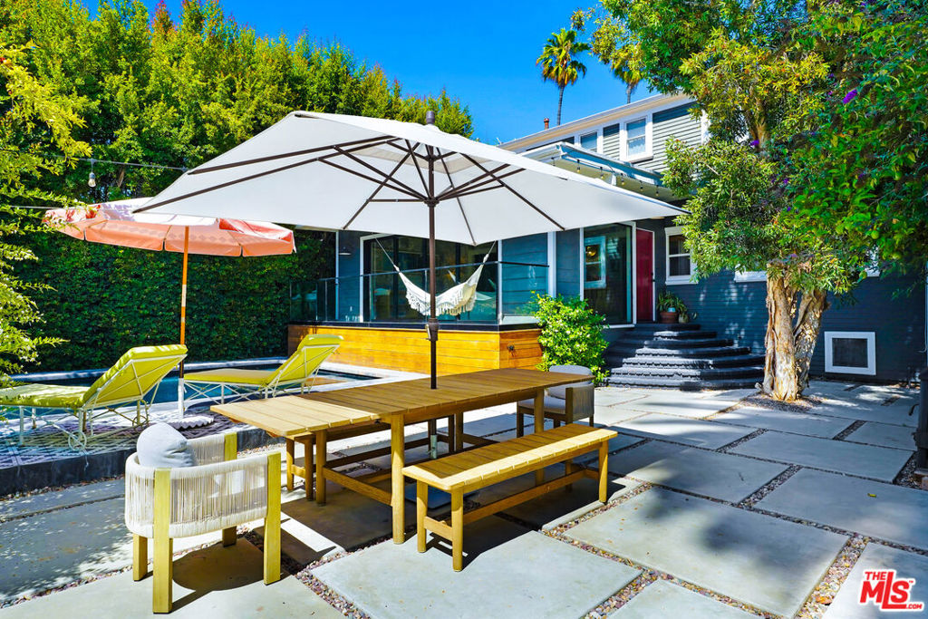 2049 N Berendo Street