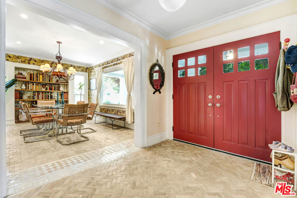 2049 N Berendo Street