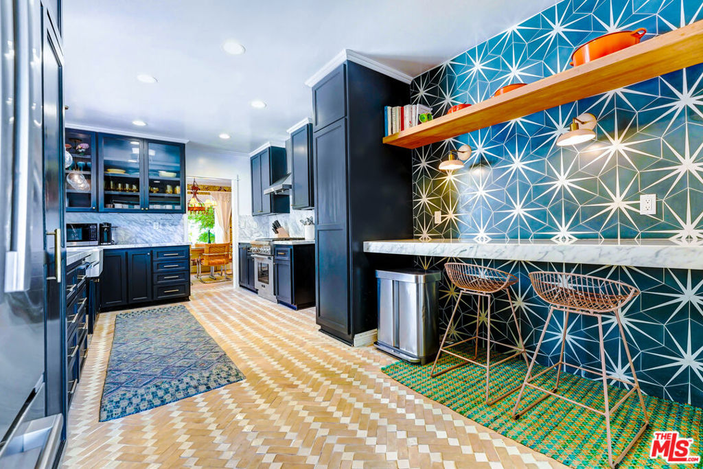 2049 N Berendo Street