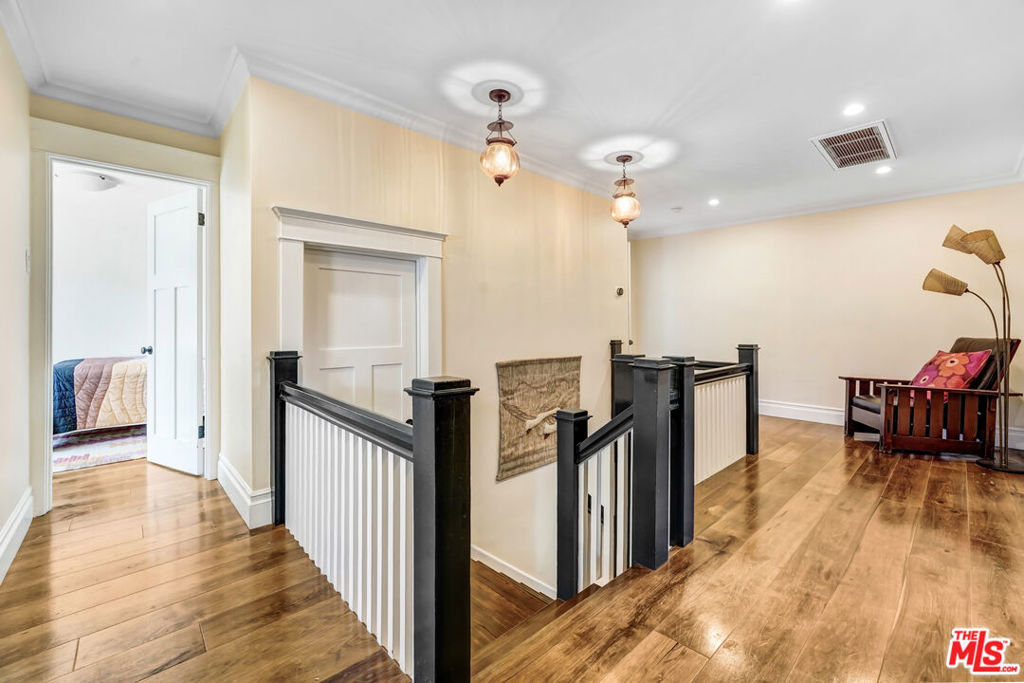 2049 N Berendo Street