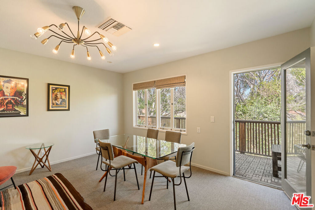 588 N Larchmont Boulevard 2A