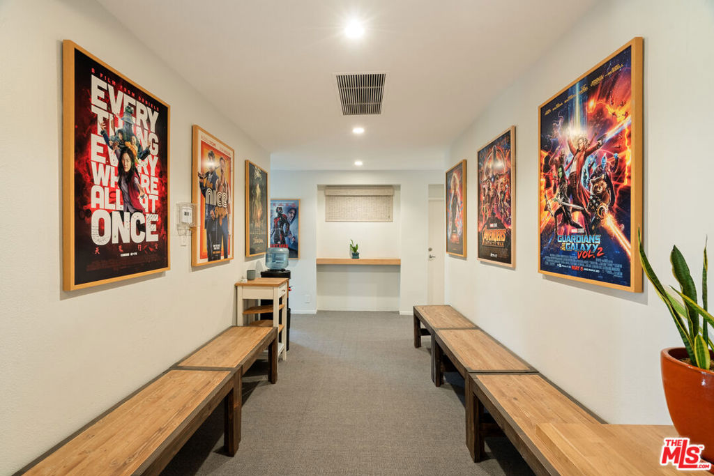 588 N Larchmont Boulevard 2A