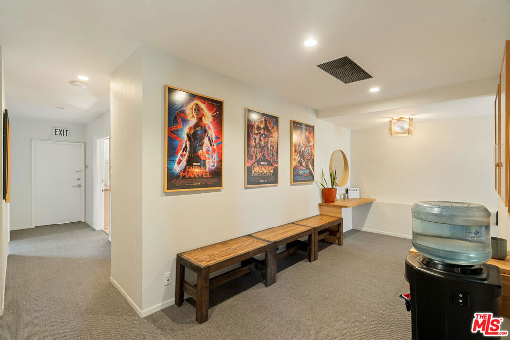 588 N Larchmont Boulevard 2A