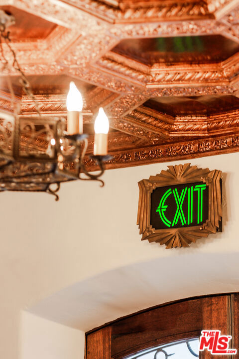 1302 Sweetzer Avenue 205