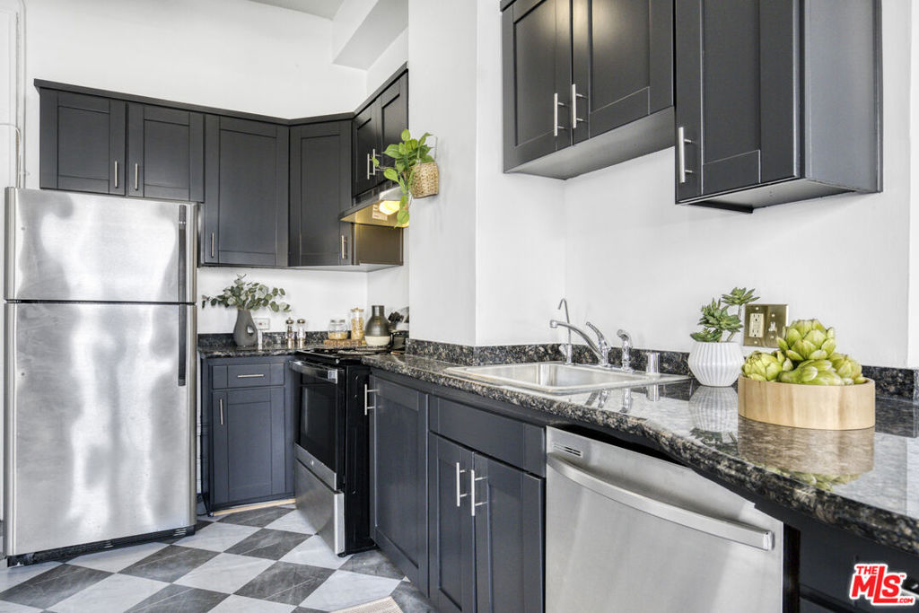 108 W 2nd Street 213