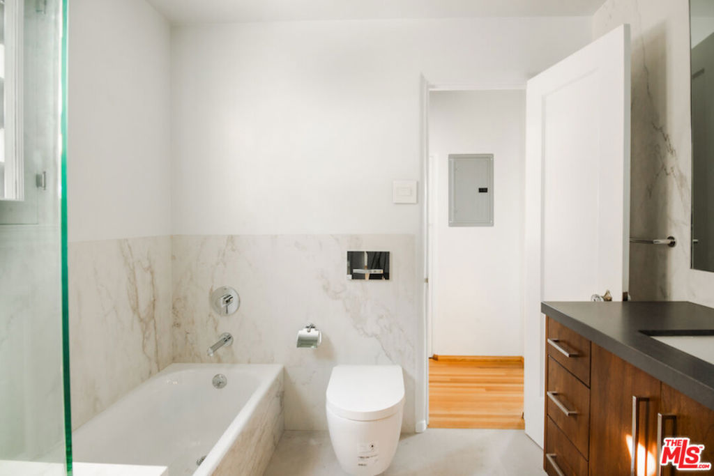 1302 Sweetzer Avenue 101