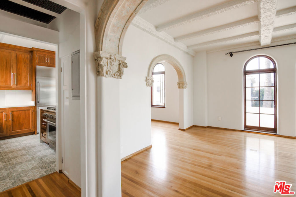 1302 Sweetzer Avenue 101