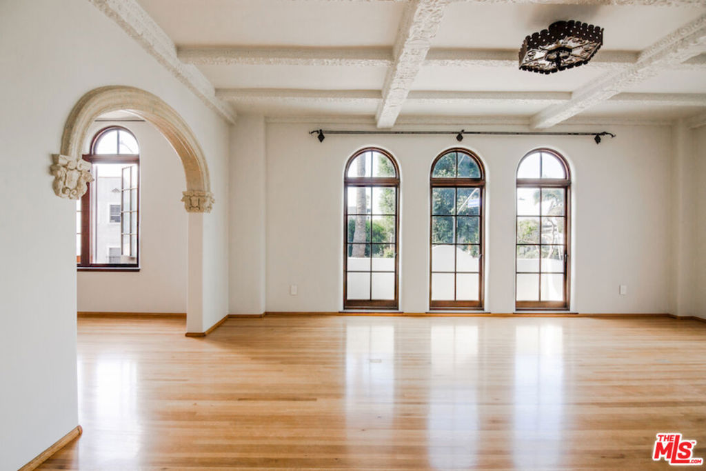 1302 Sweetzer Avenue 101