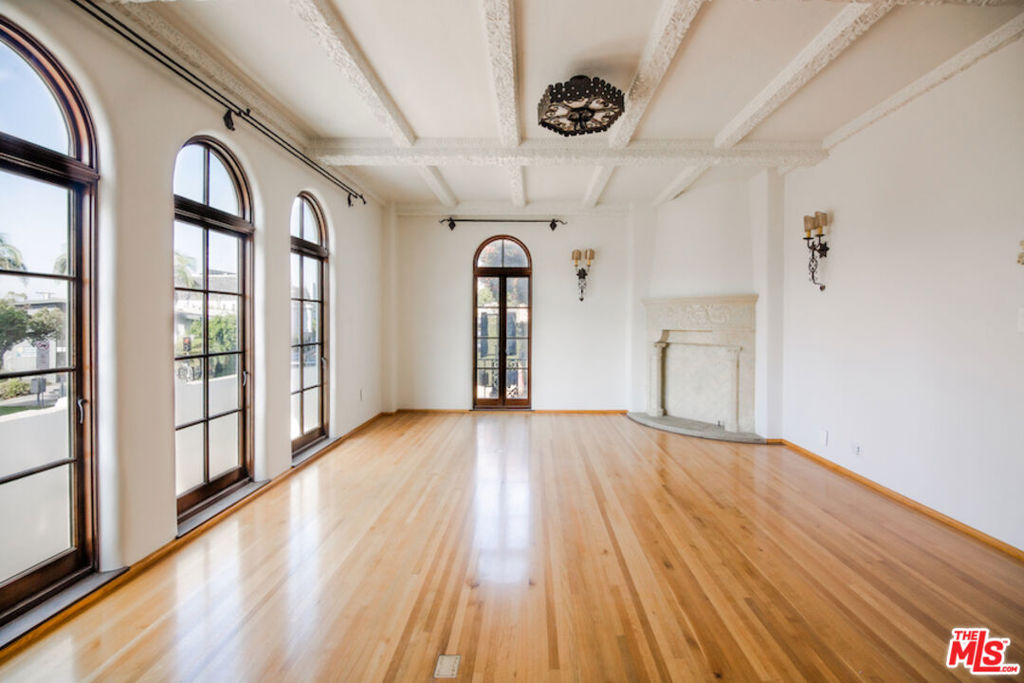 1302 Sweetzer Avenue 101