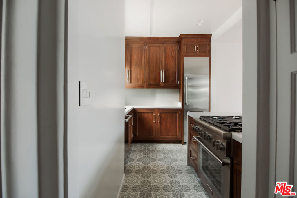 1302 Sweetzer Avenue 101