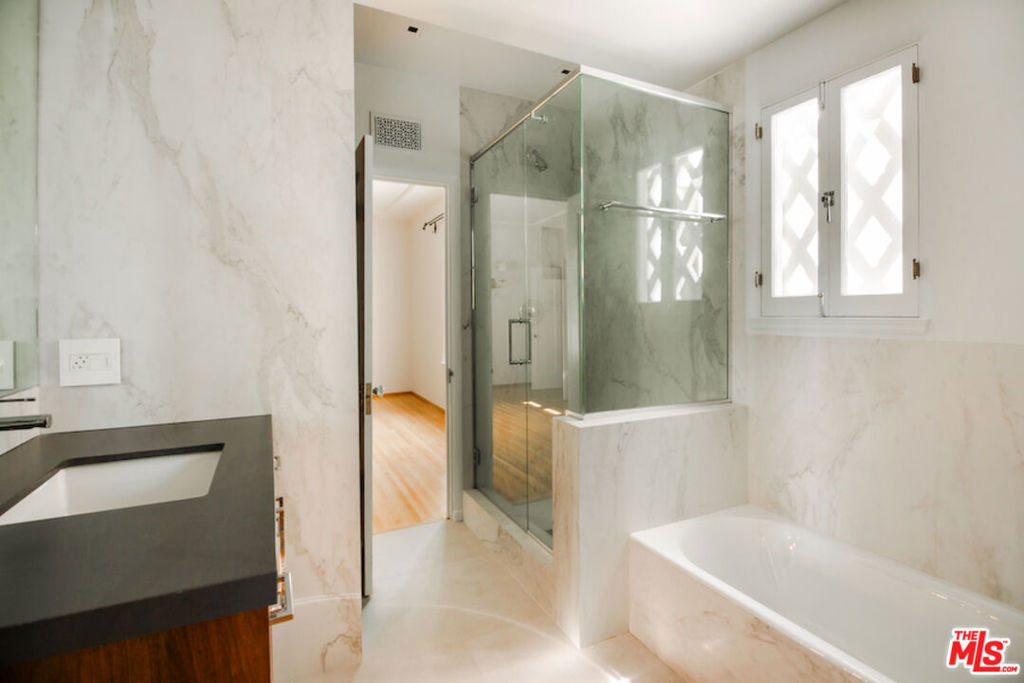 1302 Sweetzer Avenue 101