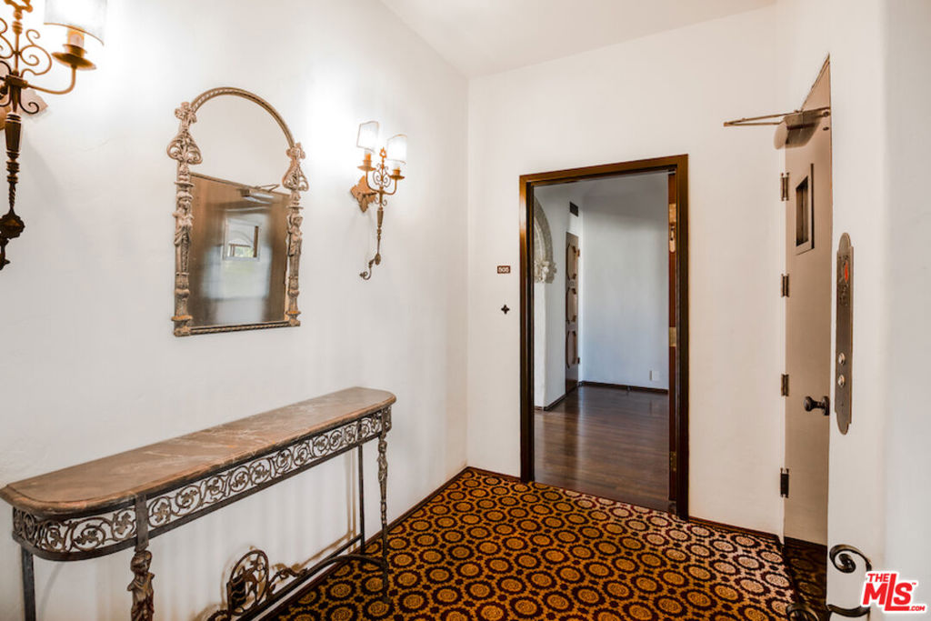 1302 Sweetzer Avenue 505