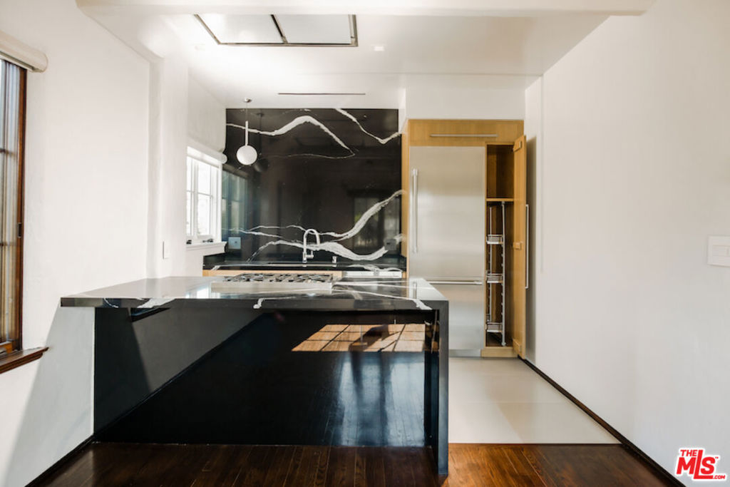 1302 Sweetzer Avenue 505