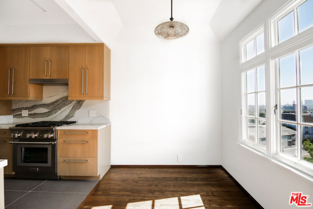 1302 Sweetzer Avenue 504