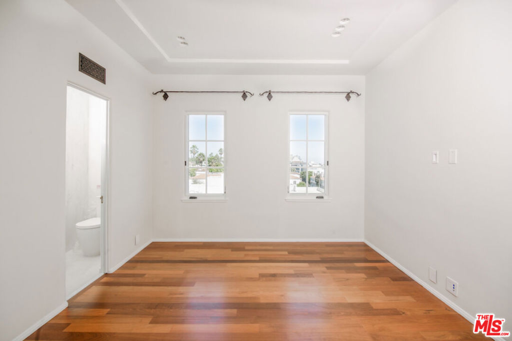 1302 Sweetzer Avenue 602